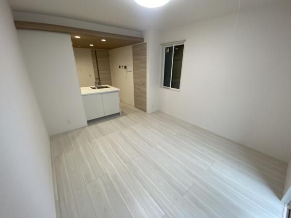 �y�����E���r���O�z�@