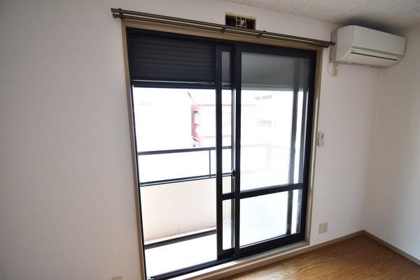 �y�Z�L�����e�B�z�@