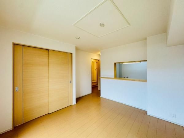 �y�����E���r���O�z�@