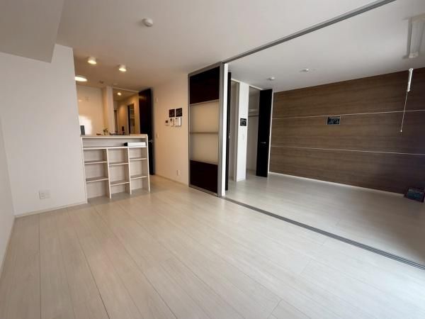 �y�����E���r���O�z�@