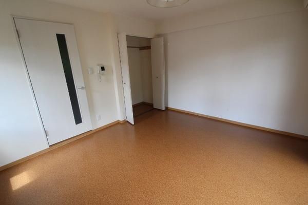 �y�����E���r���O�z�@