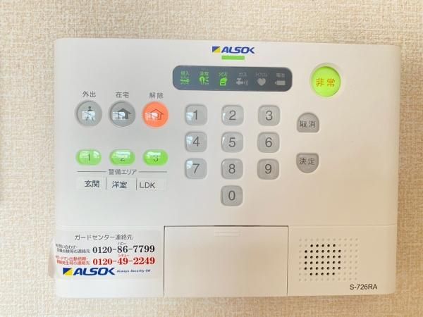 �y�Z�L�����e�B�z�@