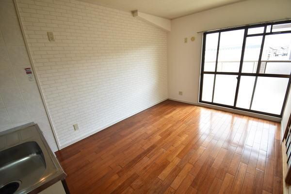 �y�����E���r���O�z�@