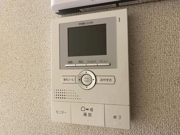 �y�Z�L�����e�B�z�@