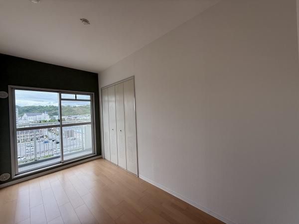 �y�����E���r���O�z�@