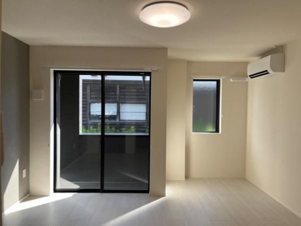 �y�����E���r���O�z�@