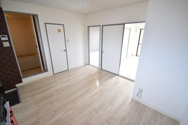 �y�����E���r���O�z�@���������ʎ���