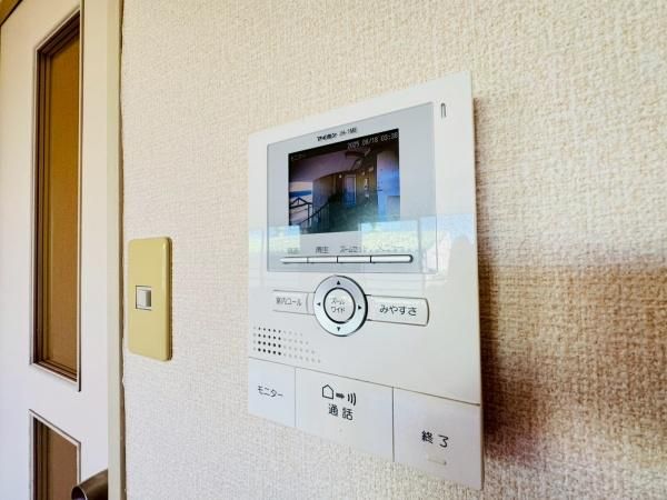 �y�Z�L�����e�B�z�@