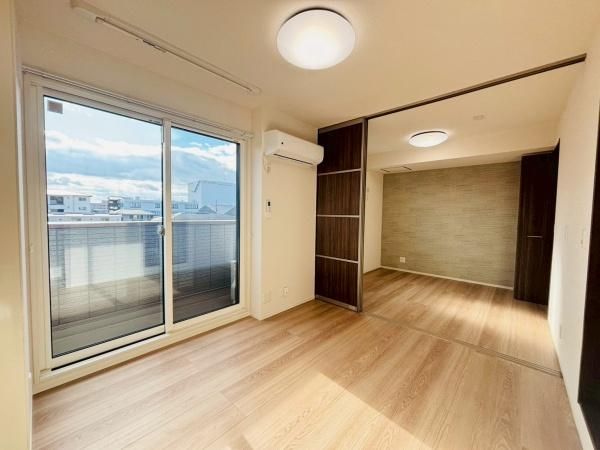 �y�����E���r���O�z�@