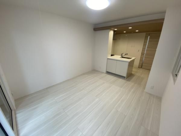 �y�����E���r���O�z�@