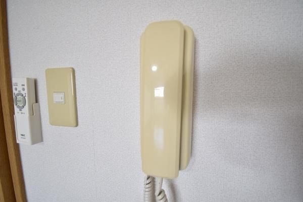 �y�Z�L�����e�B�z�@