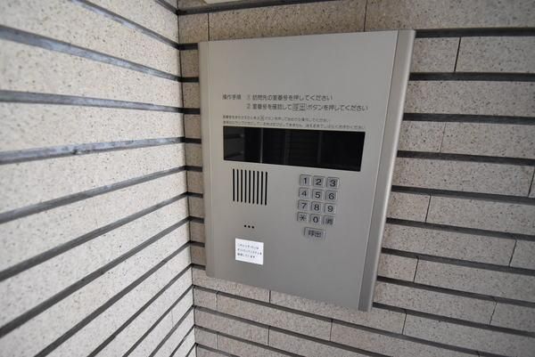 �y�Z�L�����e�B�z�@