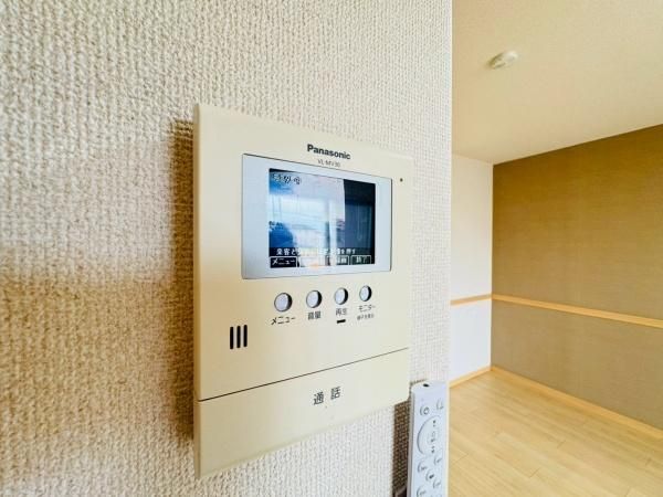 �y�Z�L�����e�B�z�@