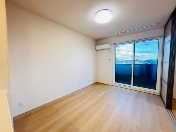 �y�����E���r���O�z�@