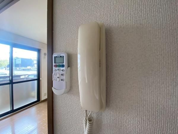 �y�Z�L�����e�B�z�@