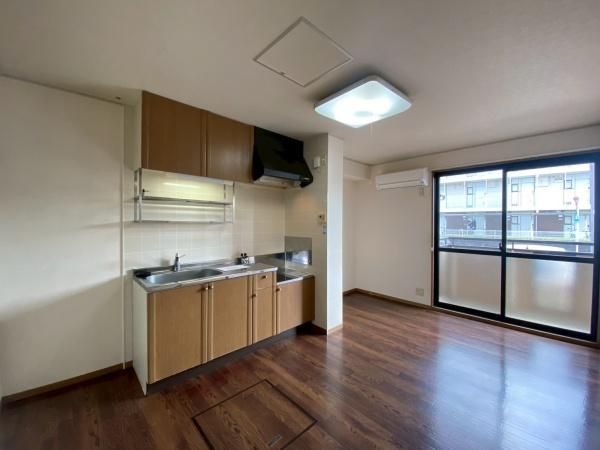 �y�����E���r���O�z�@