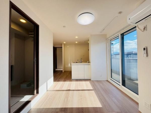 �y�����E���r���O�z�@