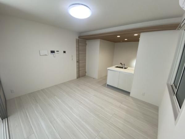 �y�����E���r���O�z�@