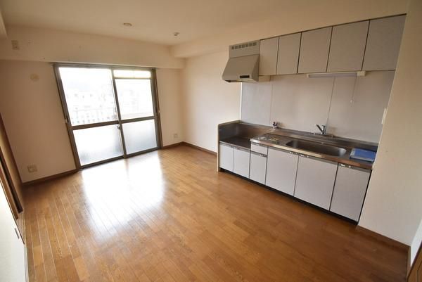 �y�����E���r���O�z�@