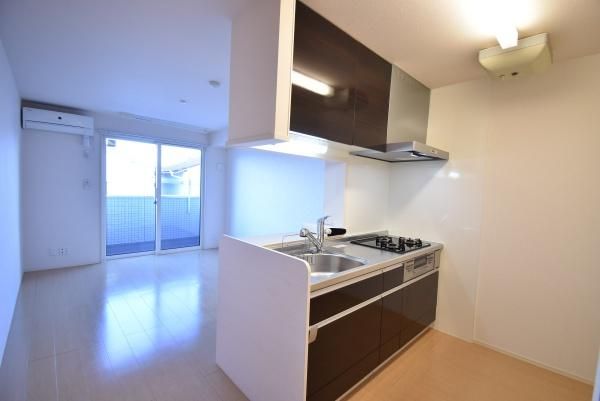 �y�����E���r���O�z�@