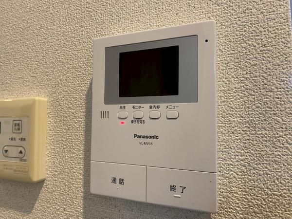 �y�Z�L�����e�B�z�@