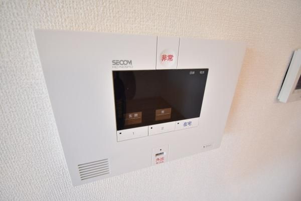 �y�Z�L�����e�B�z�@