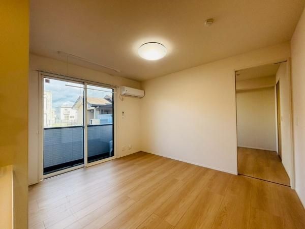 �y�����E���r���O�z�@