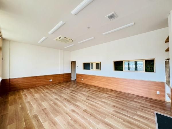 �y�����E���r���O�z�@