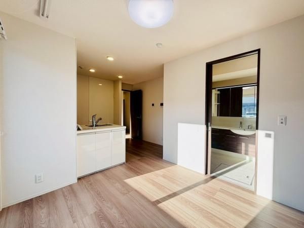 �y�����E���r���O�z�@