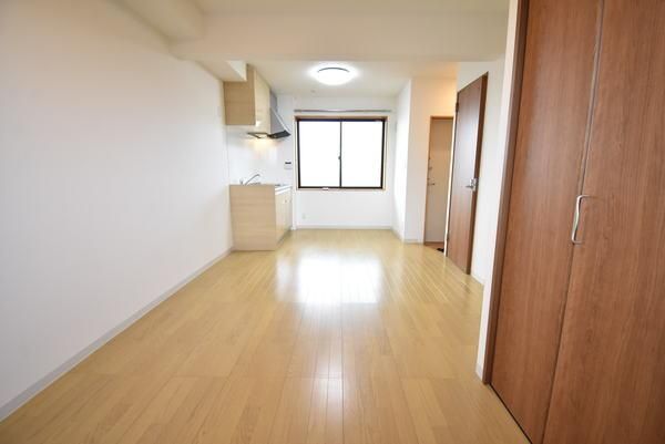 �y�����E���r���O�z�@