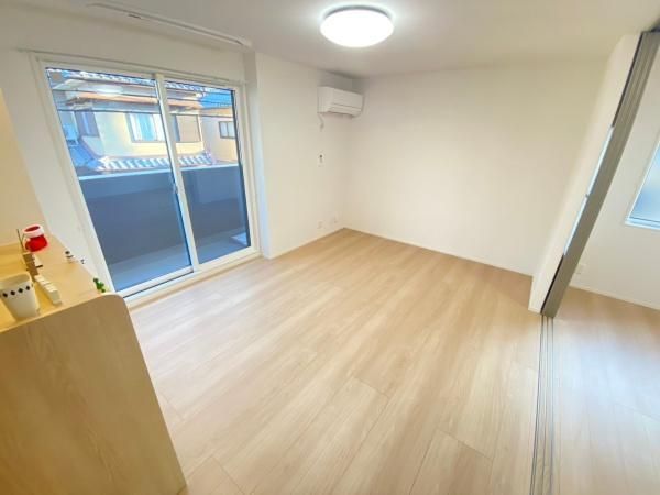 �y�����E���r���O�z�@