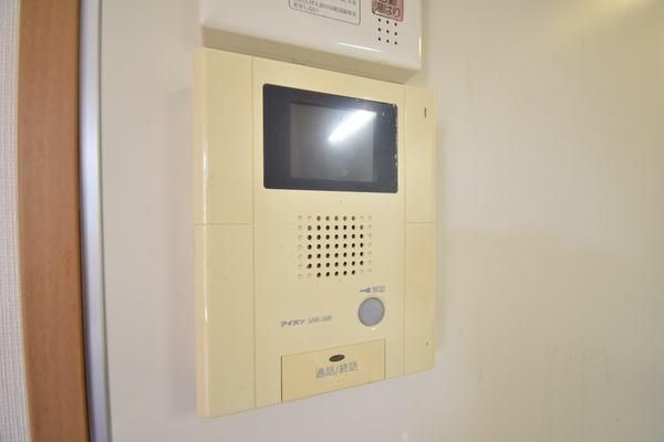 �y�Z�L�����e�B�z�@