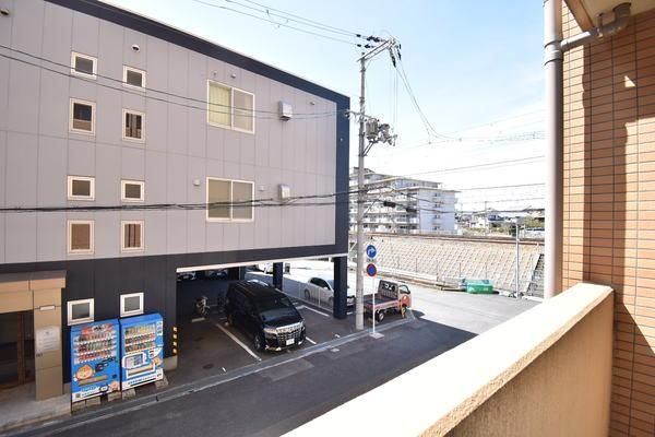 �y���]�z�@