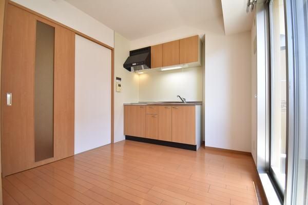 �y�����E���r���O�z�@