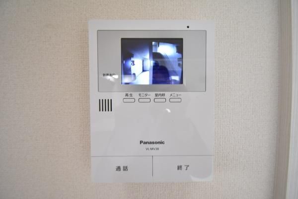 �y�Z�L�����e�B�z�@