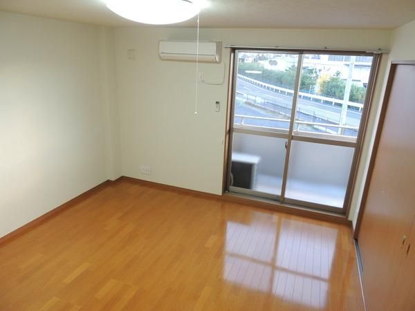 �y�����E���r���O�z�@