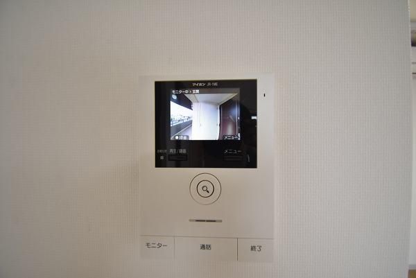 �y�Z�L�����e�B�z�@