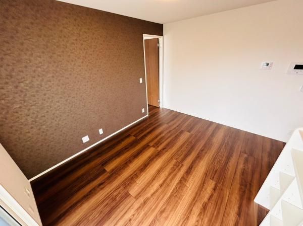 �y�����E���r���O�z�@