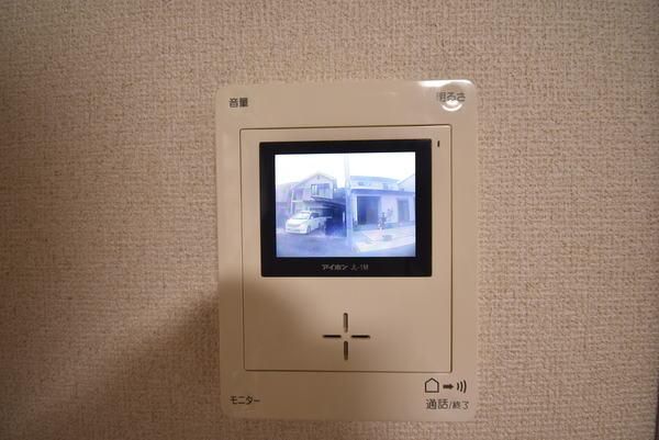 �y�Z�L�����e�B�z�@