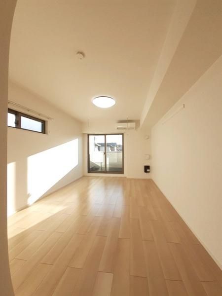 �y�����E���r���O�z�@