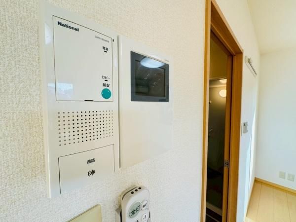 �y�Z�L�����e�B�z�@