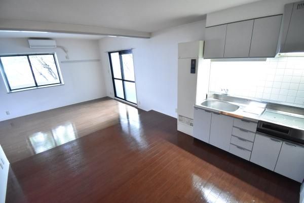 �y�����E���r���O�z�@