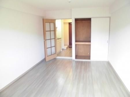 �y�����E���r���O�z�@