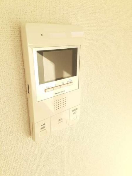 �y�Z�L�����e�B�z�@