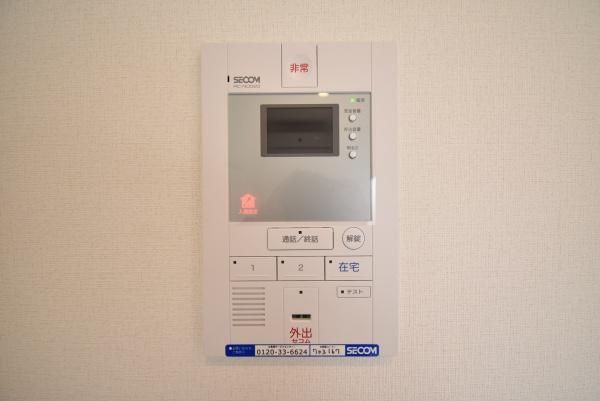 �y�Z�L�����e�B�z�@