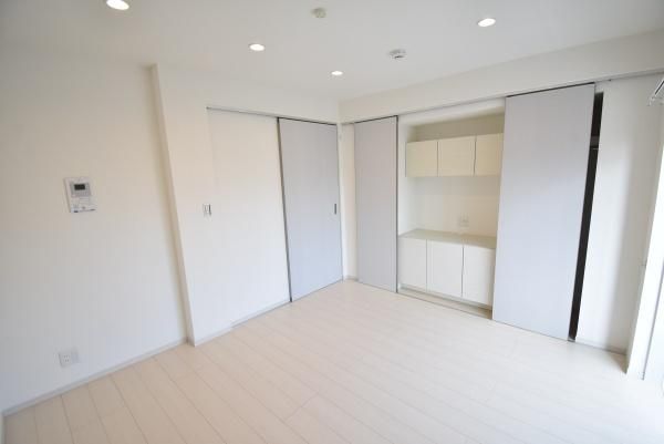 �y�����E���r���O�z�@