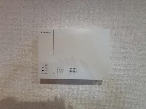 �y�Z�L�����e�B�z�@