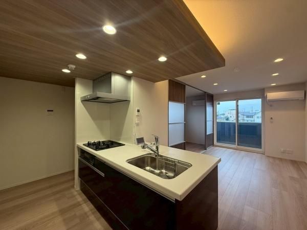 �y�����E���r���O�z�@