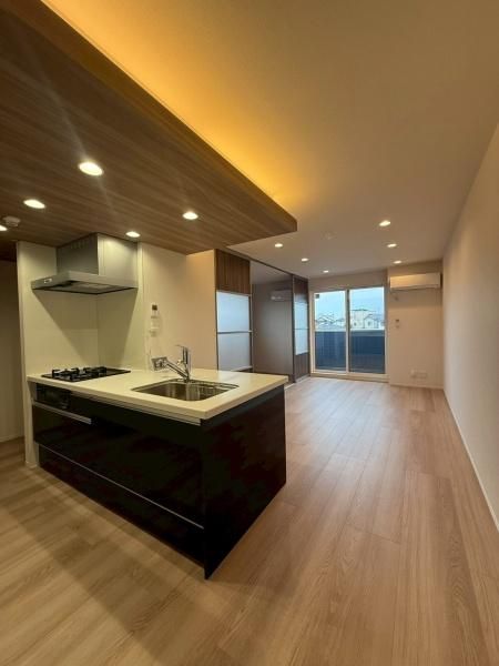 �y�����E���r���O�z�@