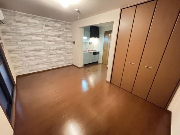 �y�����E���r���O�z�@